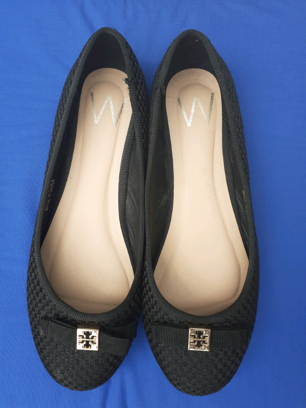 black flat shoes size 6